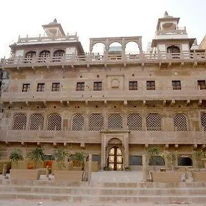 Hotel Guleria Kothi At Ganges ****