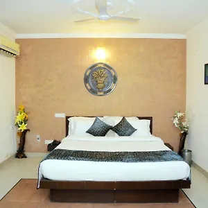 Guest house Sai Group ***