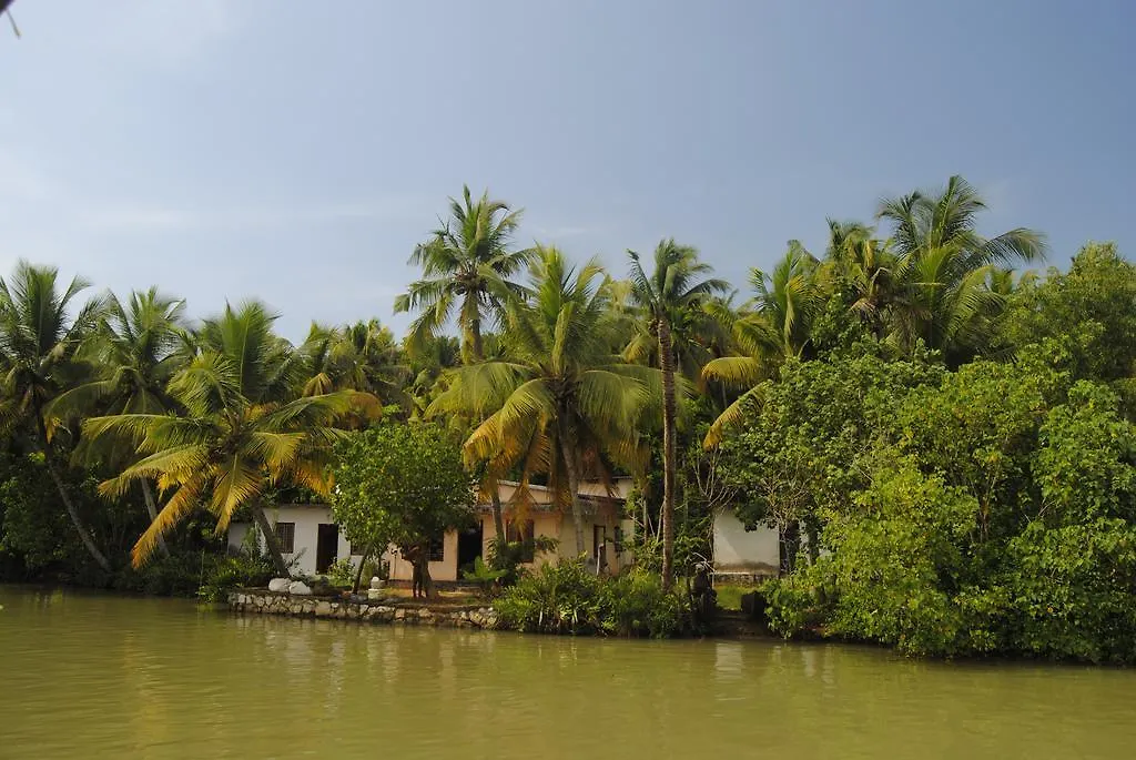 Hill Top Ayurvedic Beach Resort 3*, Varkala